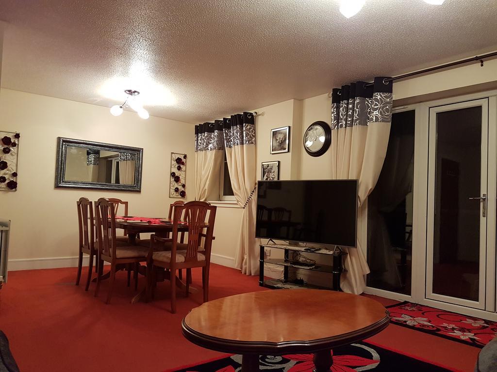 Edinburgh City Deluxe Apartment Exterior photo